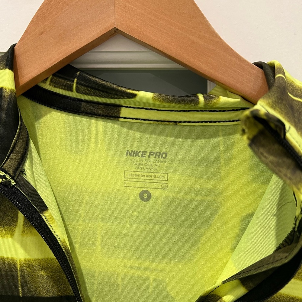 Womens Nike - Picture 2 of 2
